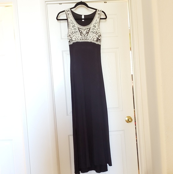 Boutique Dresses & Skirts - Black sleeveless maxi dress side slits white lace crochet neck detail NWOT Med